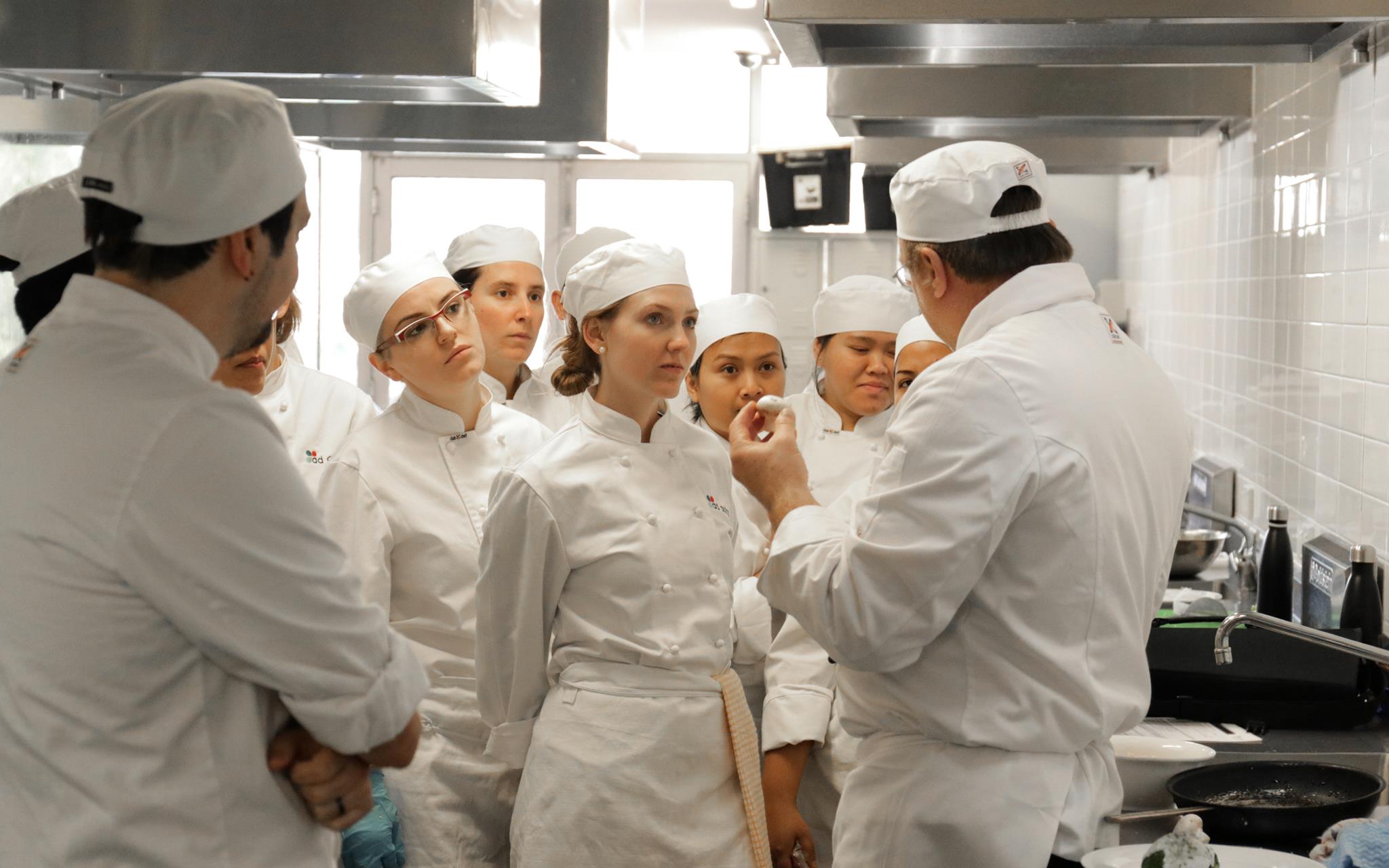 35720469_1747097982046774_56562406276632